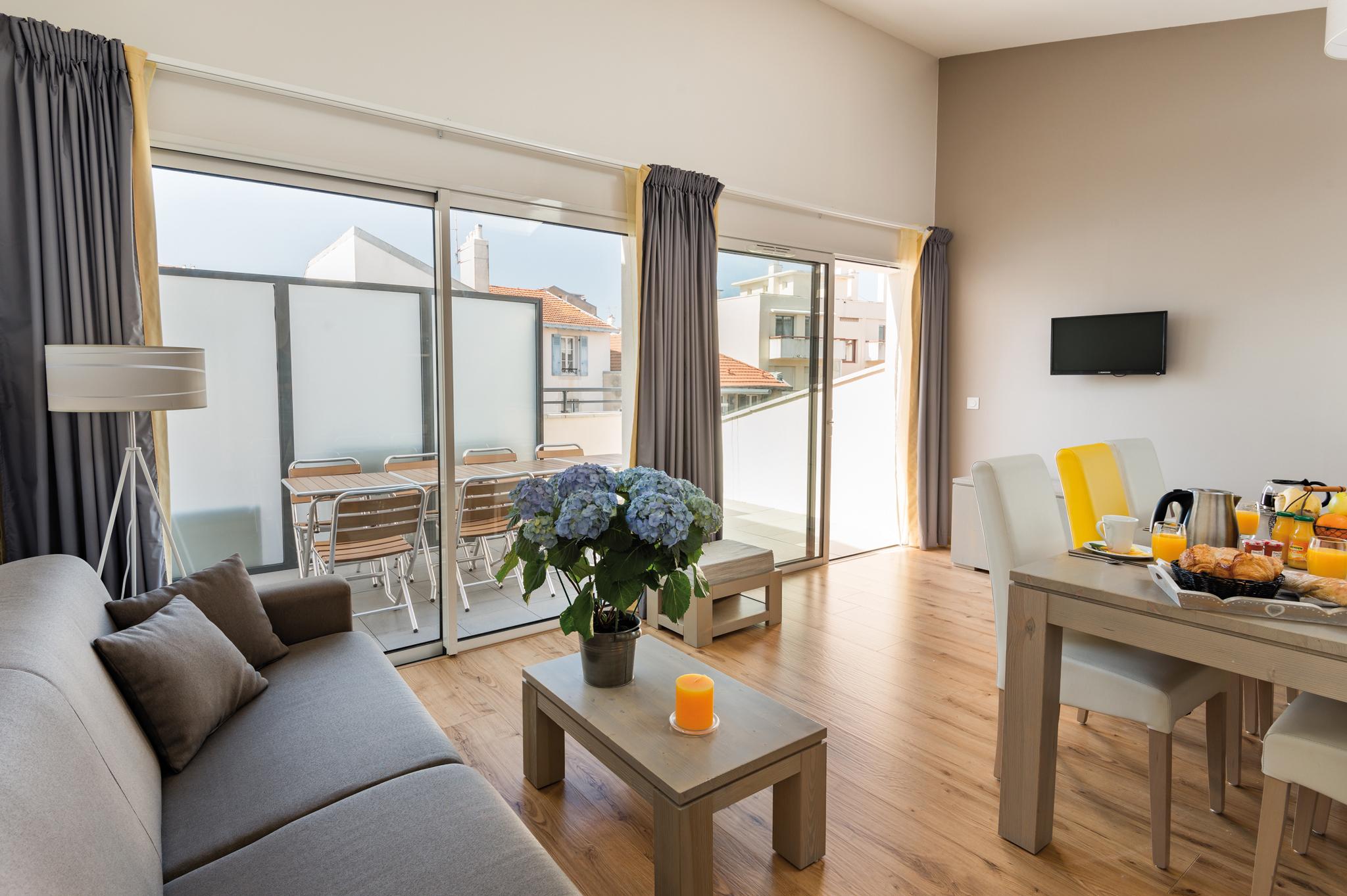 Lagrange Vacances Les Patios Eugenie Biarritz Exterior photo